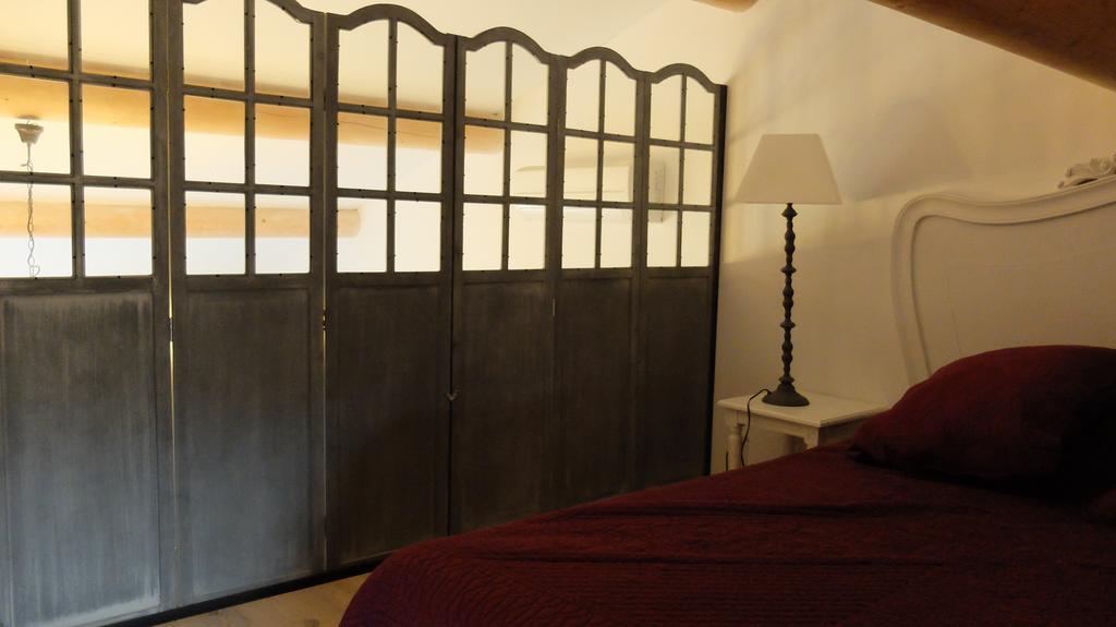 La Fontaine Des Noyers Villa Saint-Saturnin-les-Apt Room photo